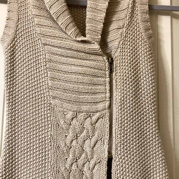 Girl’s Sweater Vest - Picture 4 of 6